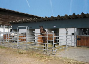 Paddock aus Panels