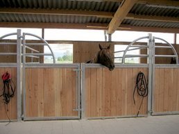 Firma Sulzberger Pferdeboxen Pferdeställe (Pferdebox Modell Arizona)